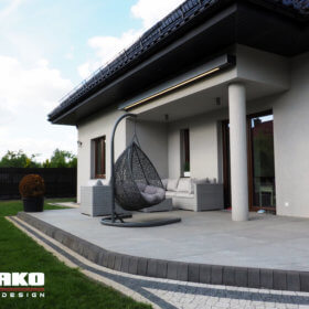 Markiza tarasowa- widok z daleka- Grako Warszawa.jpg