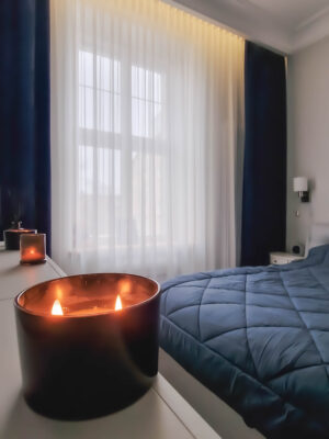 Karnisz elektryczny z zasłonami